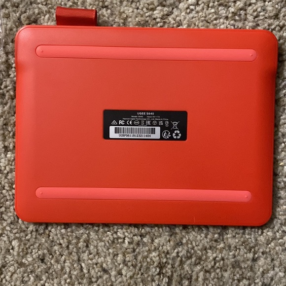 Red Ugee Drawing Tablet MISSING USB-C CABLE perfect for beginners used once - Picture 2 of 5